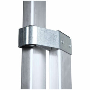 Detalle de las guías de deslizamiento en aluminio de la escalera de apoyo extensible manual de la SERIE A2