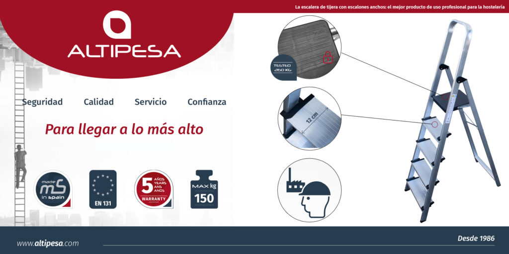 La escalera de tijera con escalones anchos de la SERIE 350 es idónea para utilizarla en ambientes laborables como grandes superficies o la hostelería.